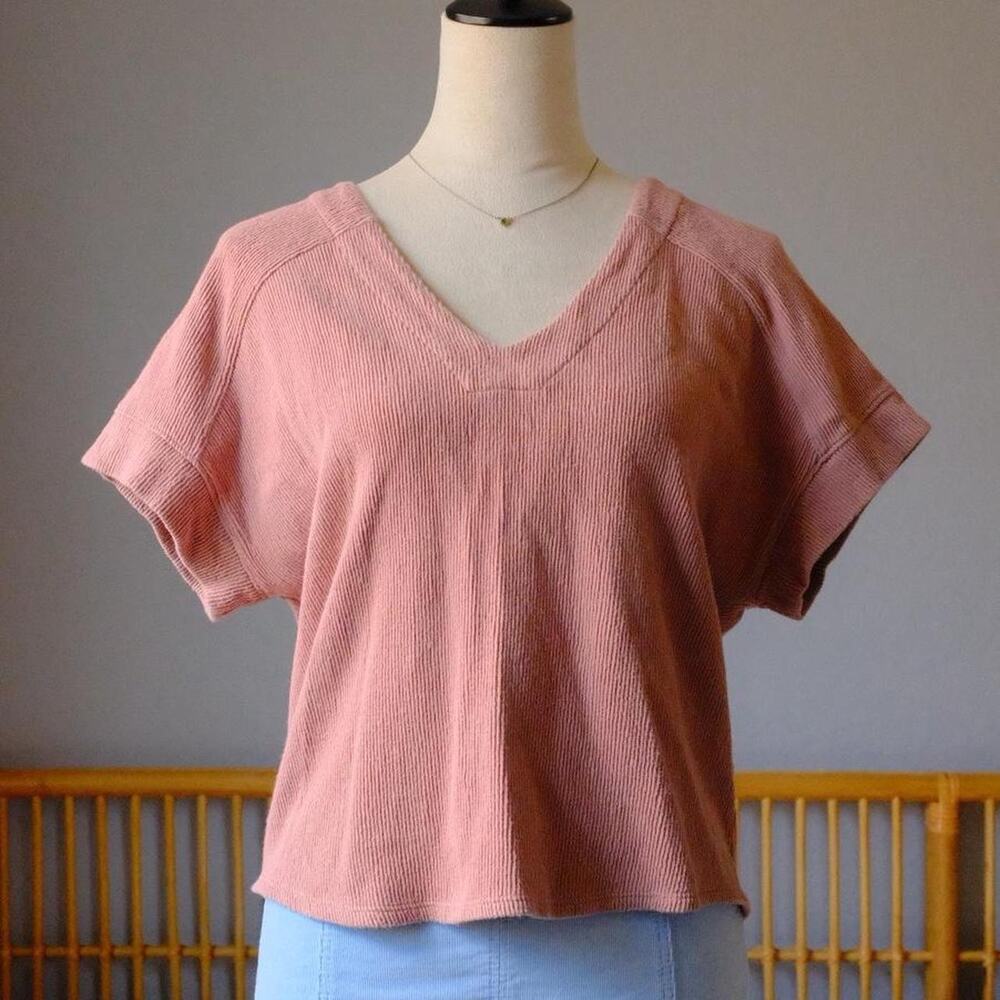 Madewell Pink Textured V Neck Tee – Chill Girl Summer Vibes